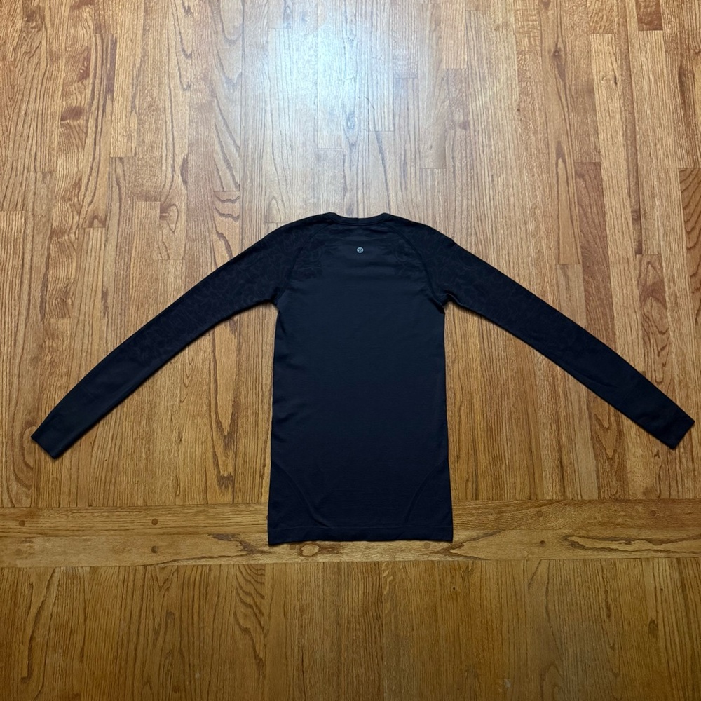 Lululemon Swiftly Tech Long Sleeve Crew in Black Cherry size 6 - Picture 8 of 14